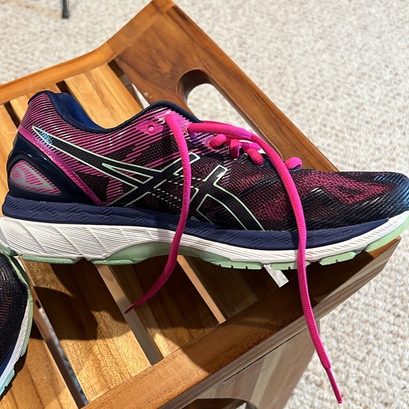 ASICS - Picture 4 of 7